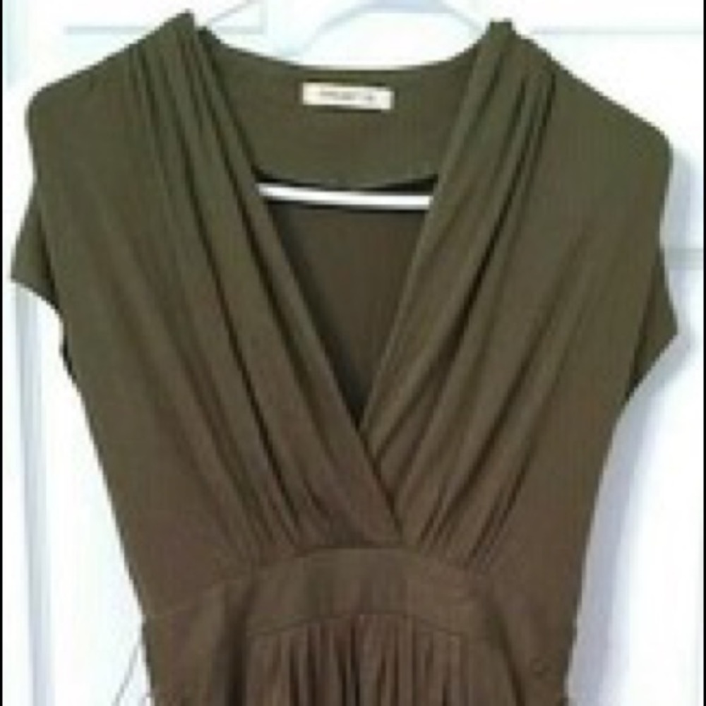 ARDEN B GREEN V NECK DRESS WITH POCKETS SMALL